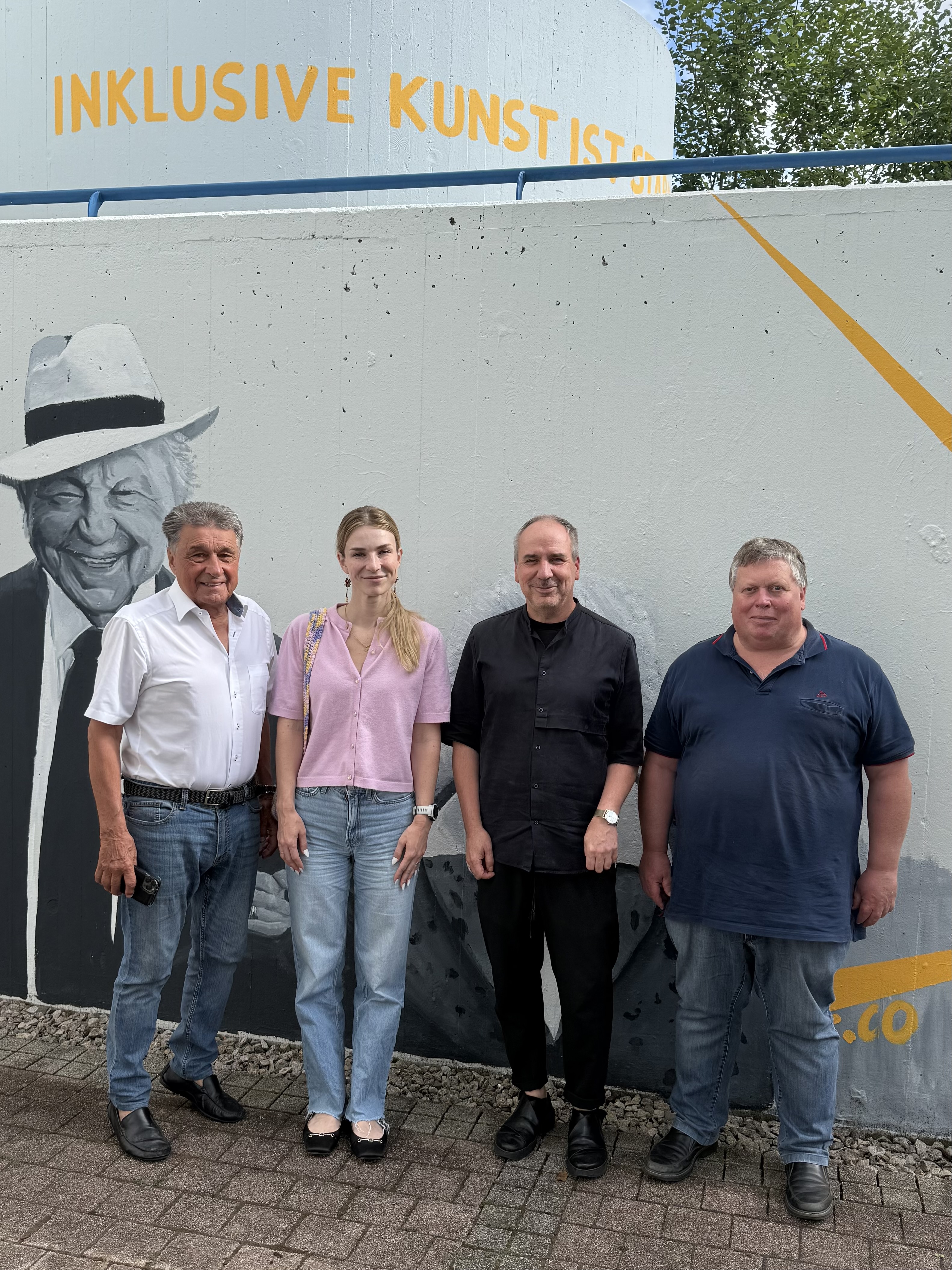 v.l.n.r.: Klaus Denzinger (FDP Fraktionsvorsitzender im Kreistag), Nathalie Wagner (Landtagskandidatin, Vorsitzende FDP KV Waldshut), Jörg Markowski (Geschäftsführer Haus der Diakonie), Johannes Schneider (FDP Kreisrat)